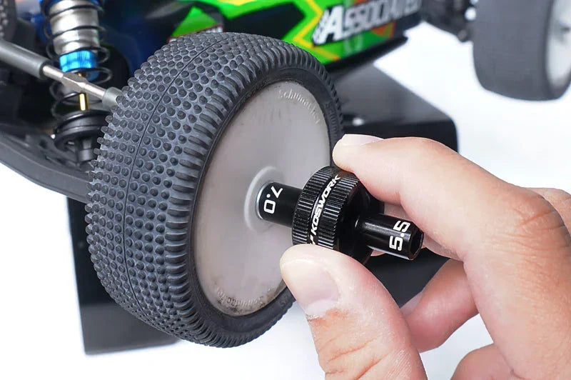 Koswork RC car wheel camber gauge tool KOS13269, black aluminum, used on off-road tire